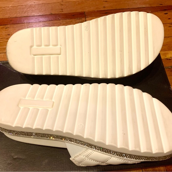 Adorable and comfy white quilted slides, crystal border- like new - Picture 3 of 4